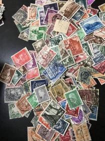 二战第三帝国老邮票一堆 不同。德国二战希特勒 纳粹标志 鹰徽 等等约410张二战时期邮票 不同 就一份 先到先得