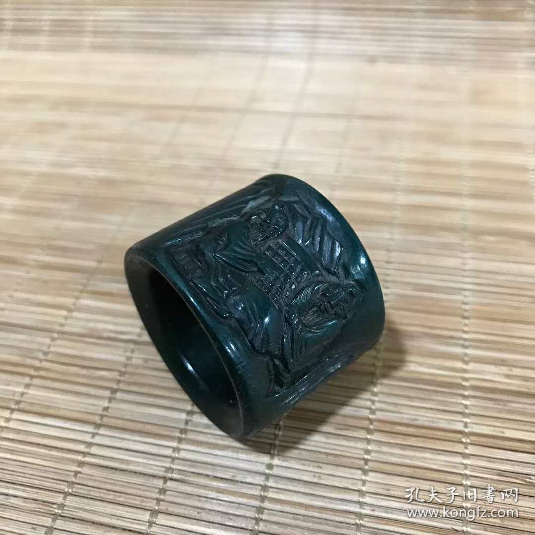 4cm简介:取材珍稀,密度高,色泽鲜艳,造办处工艺,佩戴效果极佳