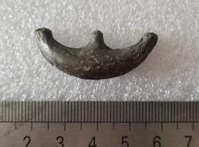 古董币，原始货币 12-15世纪爪哇锚形锡币 南洋锡钱。该类钱币与同时期的德里苏丹国非常相似、非常少见，稀有难得，极为罕见，极高学术研究及收藏价值