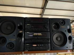 新科SHINCO   一臺雙卡錄音機配有收音機和VCD   正常使用