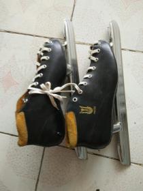 皮质滑冰鞋刀（42号）。