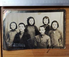 【收藏级】抗战时期------军人家庭     有  重庆綦江摄影场 钢印