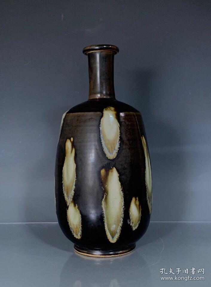 宋代定窑黑瓷点彩摇铃瓶