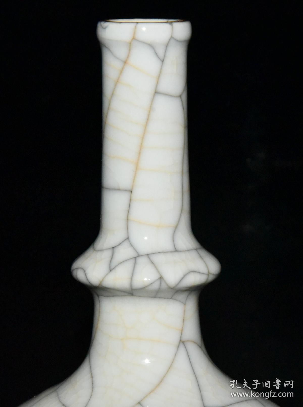 明代成化哥窑金丝铁线胆瓶