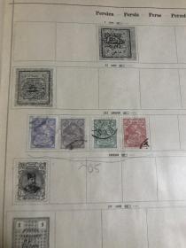 老收藏家古老邮票册一本 非常古老 很多各地最初邮票 里面全部古典邮票 约360张 很多女王邮票 古典天鹅邮票 金字塔邮票 等等 老味道非常重 很多目录价不错
