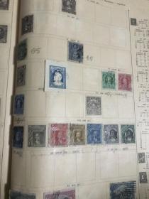 老收藏家古老邮票册一本 非常古老 很多各地最初邮票 里面全部古典邮票 约360张 很多女王邮票 古典天鹅邮票 金字塔邮票 等等 老味道非常重 很多目录价不错