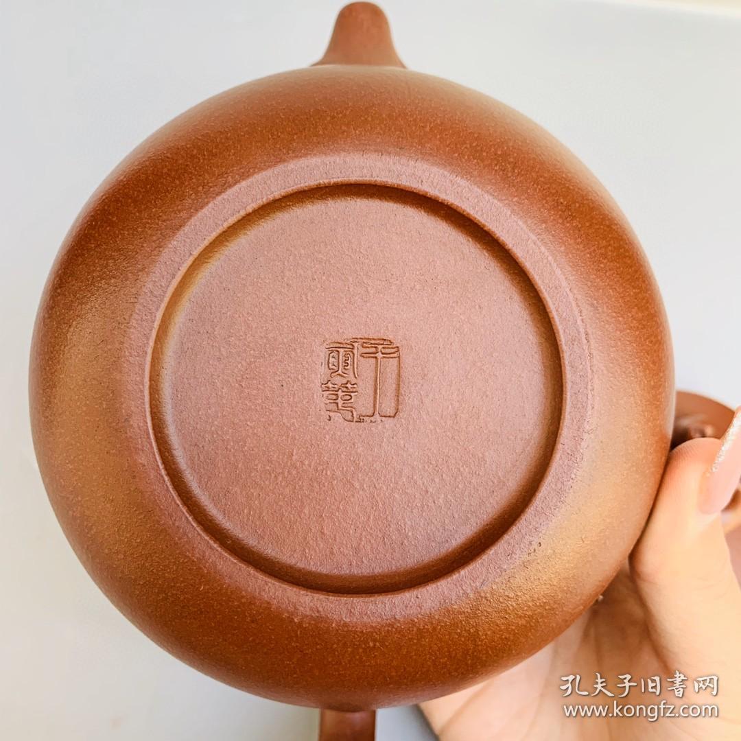 王寅春制 单把泥绘紫砂壶