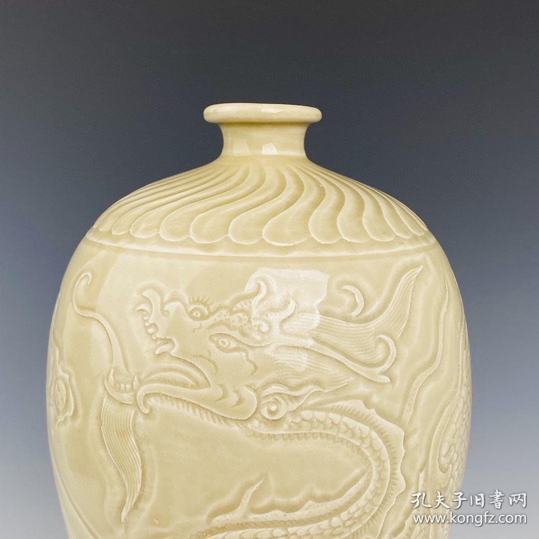 宋定瓷龙纹梅瓶