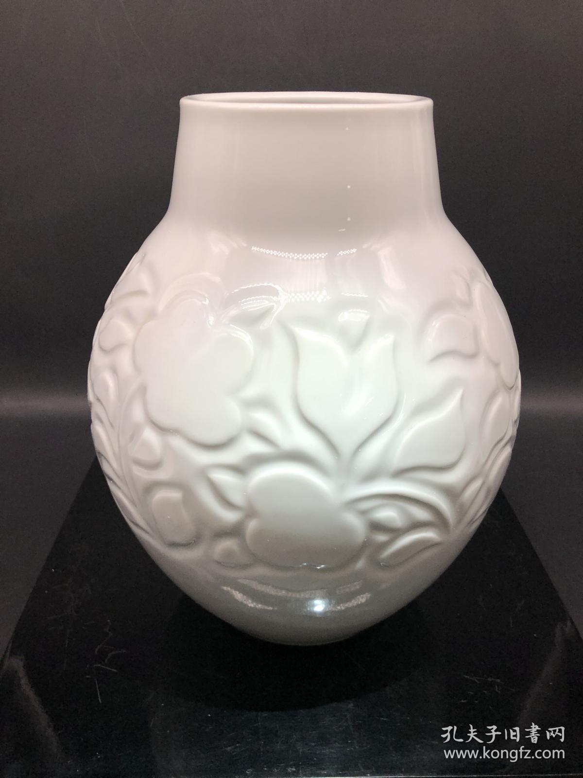 日本出石烧白瓷花瓶