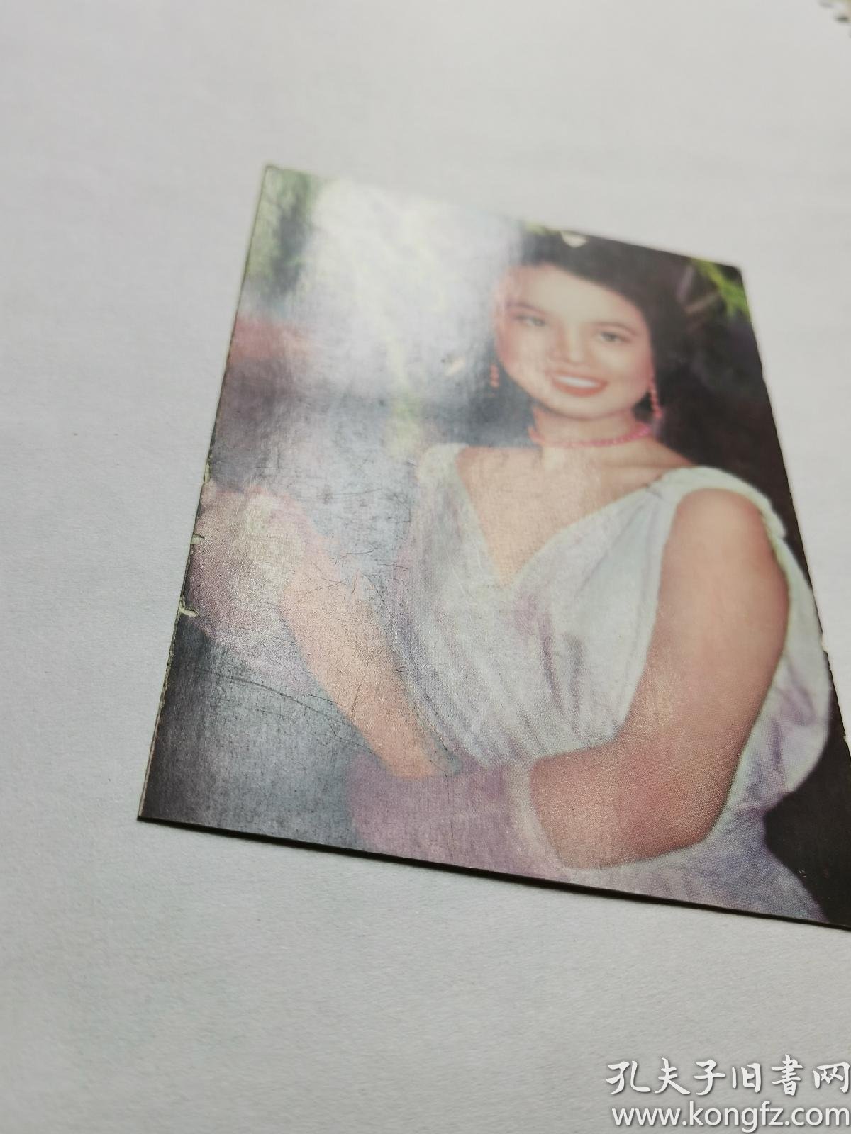 英文名ching chung,因为母亲姓钟,便取艺名为钟情,是一位香港女演员兼