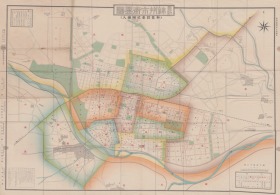民国（1940年）《锦州老地图》图题为《最新锦州市街要图》（原图高清复制），（民国伪满州锦州市老地图、锦州市地图、锦州地图）全图规整，日本测绘，标注详细，街道、机关、学校、寺庙等，请看锦州中学。锦州地理地名历史变迁重要史料。博物馆级地图史料。裱框后，风貌佳。