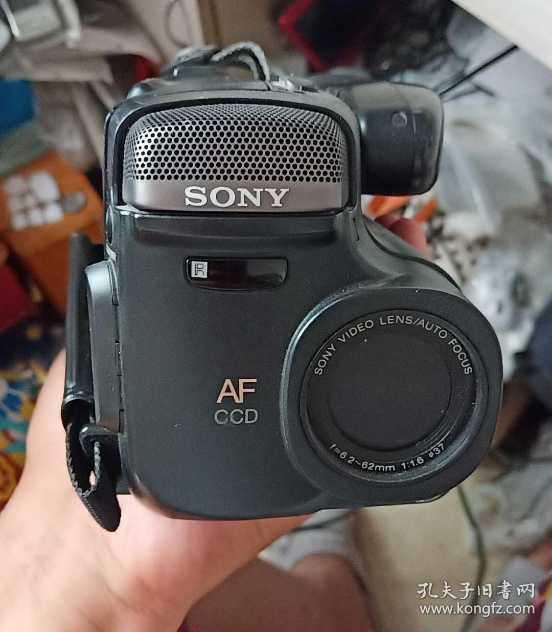 90年代进口索尼ccd-tr333e摄录机,品相如图所示,保存完好,功能正常