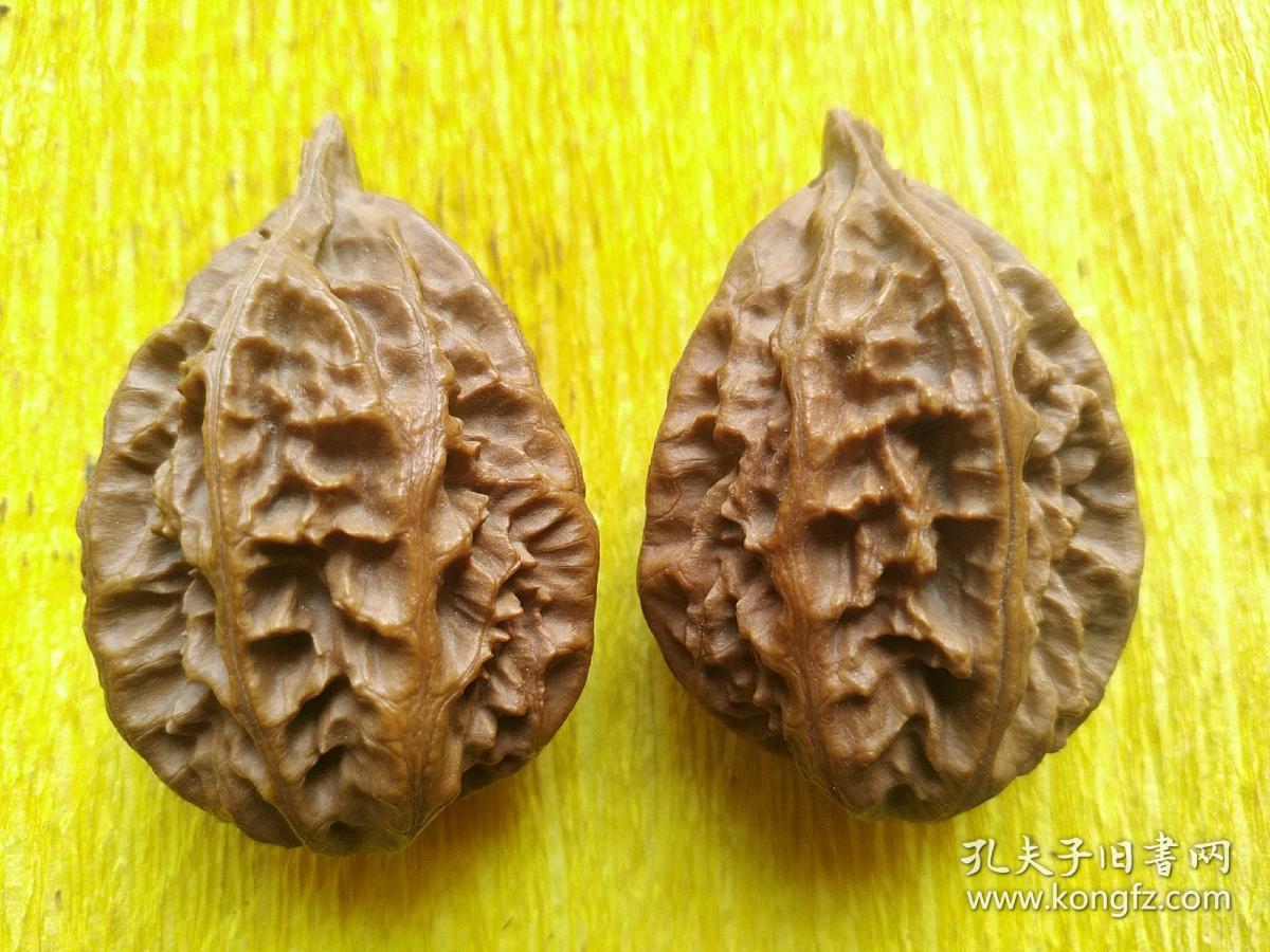 文玩核桃东北野生楸核桃之鸡嘴一对全新未上手2008年下树的保存完好