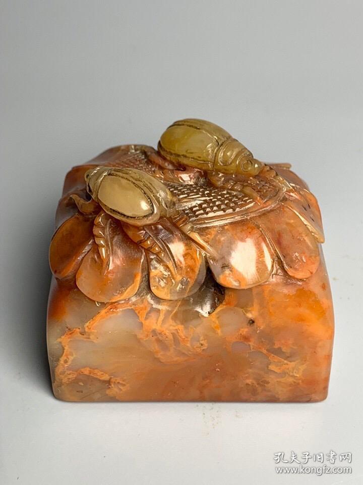 名人深浮雕,雕工精细,外观独特,纯天然石色,包浆细润,石头纹路清晰.