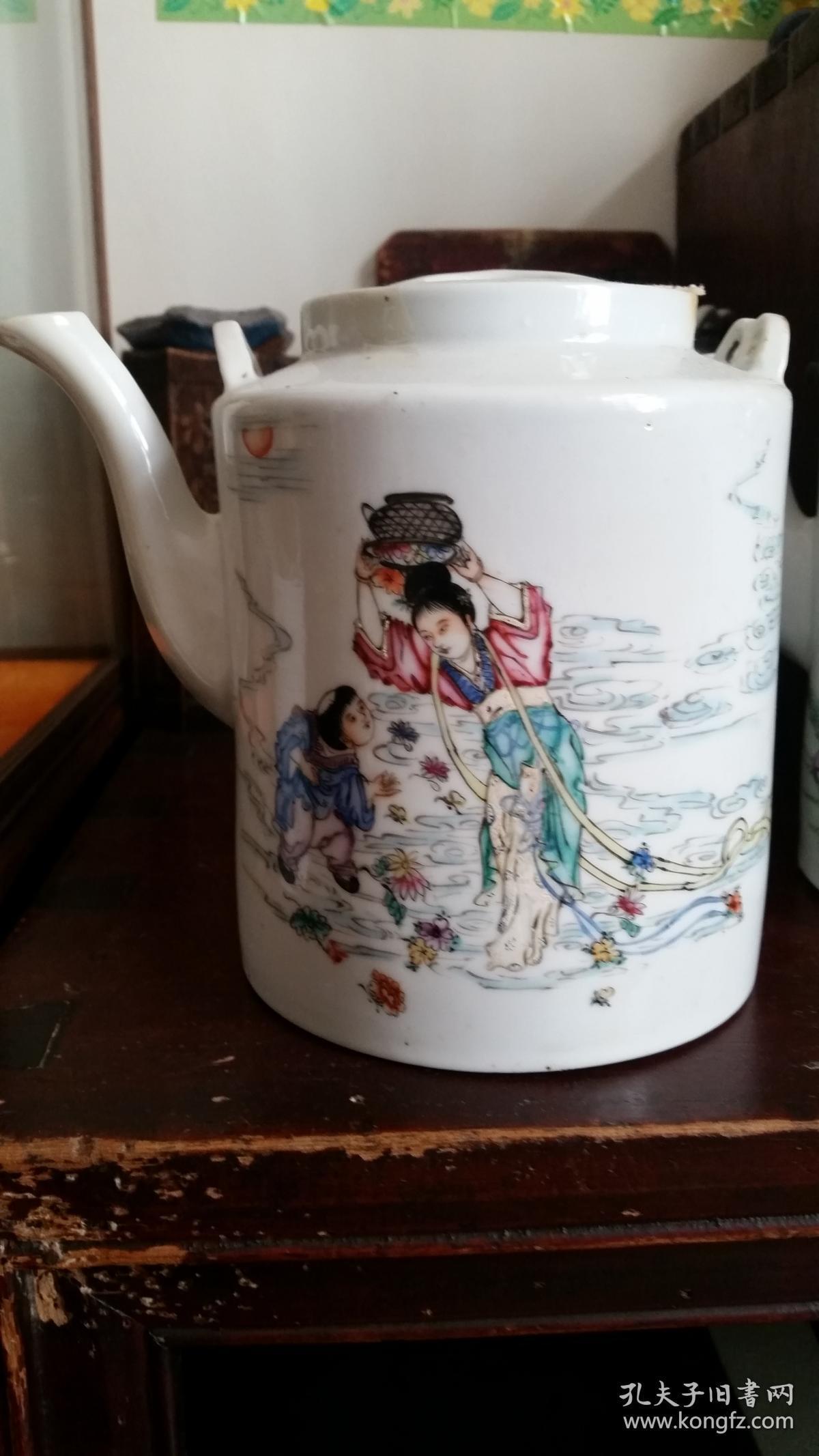 晚清民国时期名家罗宿氏粉彩天女散花中号茶壶