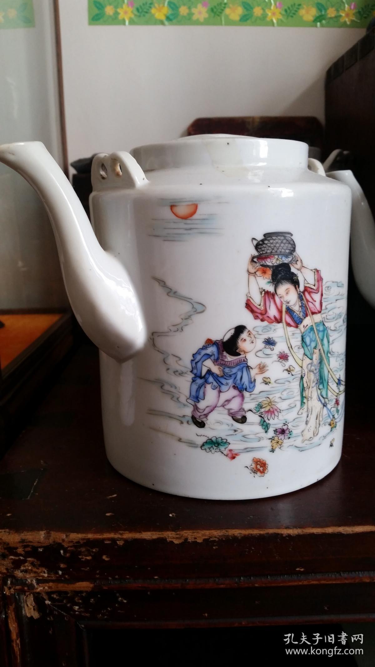 晚清民国时期名家罗宿氏粉彩天女散花中号茶壶