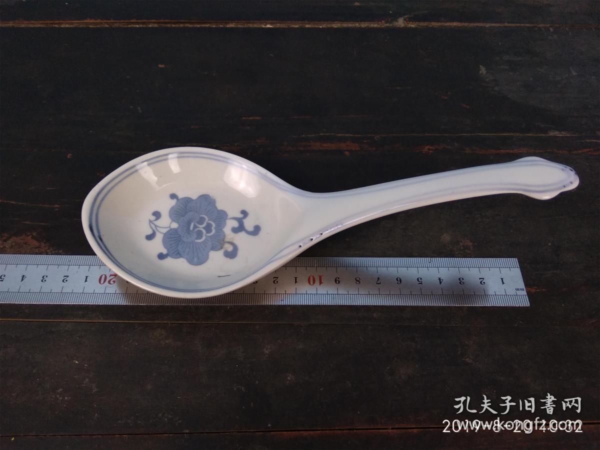 567精品景德镇人民瓷厂底款手绘缠枝纹青花大调羹