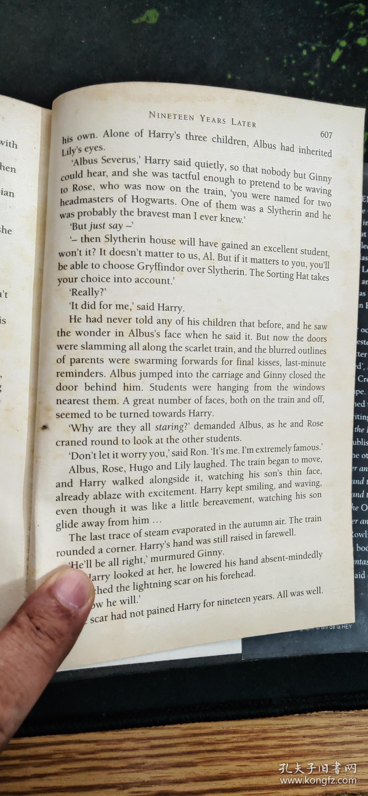 小说哈利波特系列小说的第七本也是系列的最后一本即终结篇前面有数页
