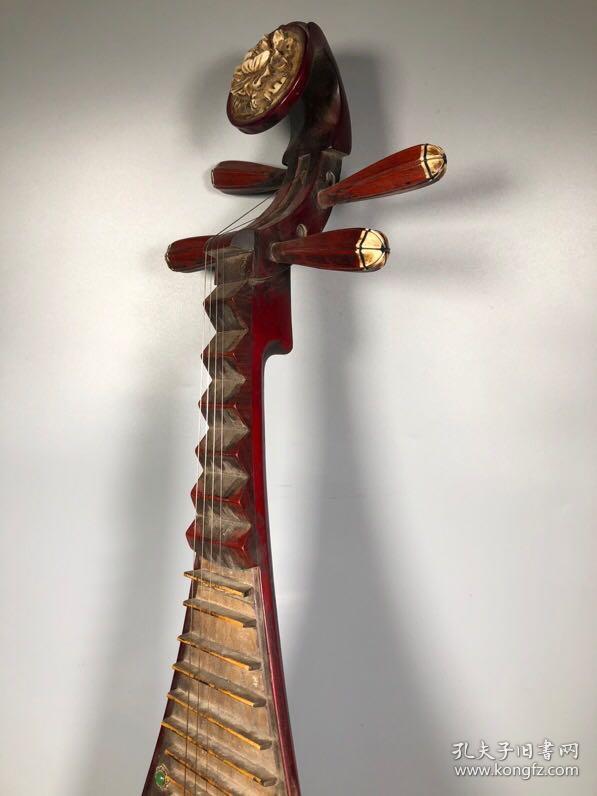 旧藏实木镶嵌宝石四弦琵琶弹拨乐器一把,长103厘米,宽32厘米,厚10厘米