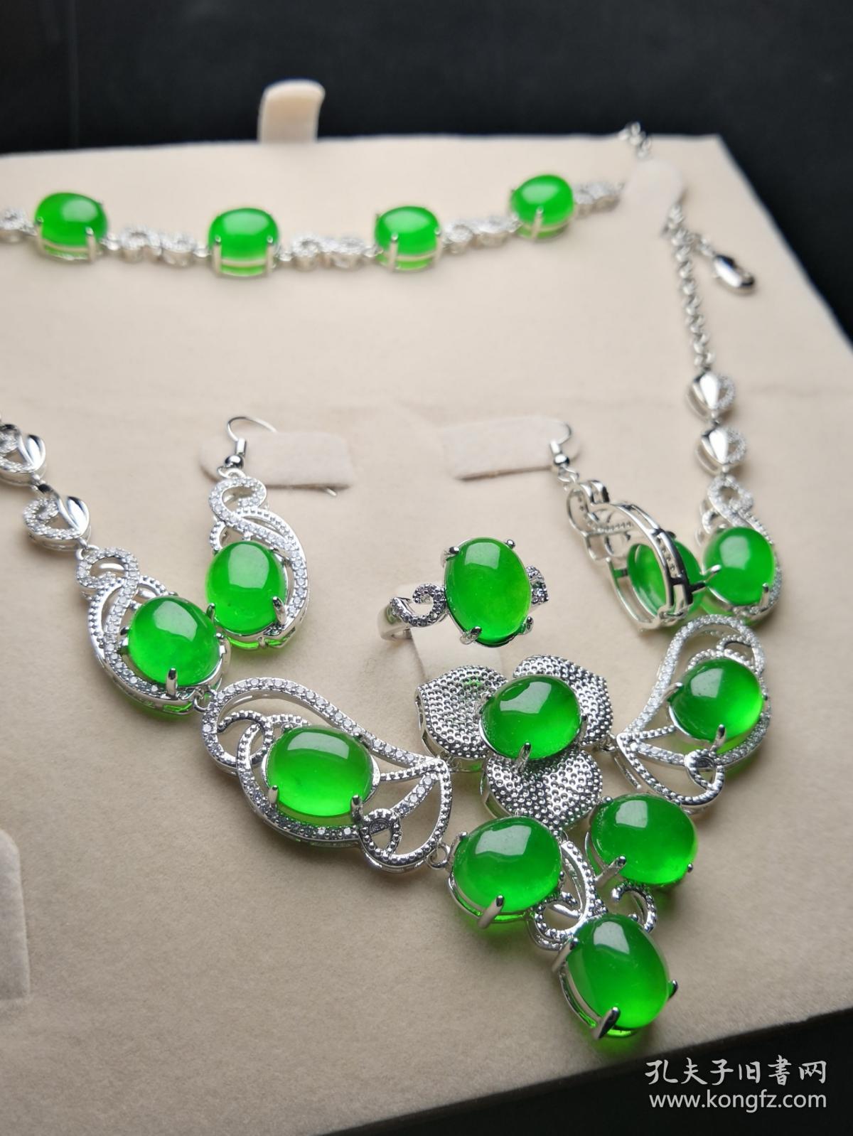 乡下收的清代天然翡翠四件套