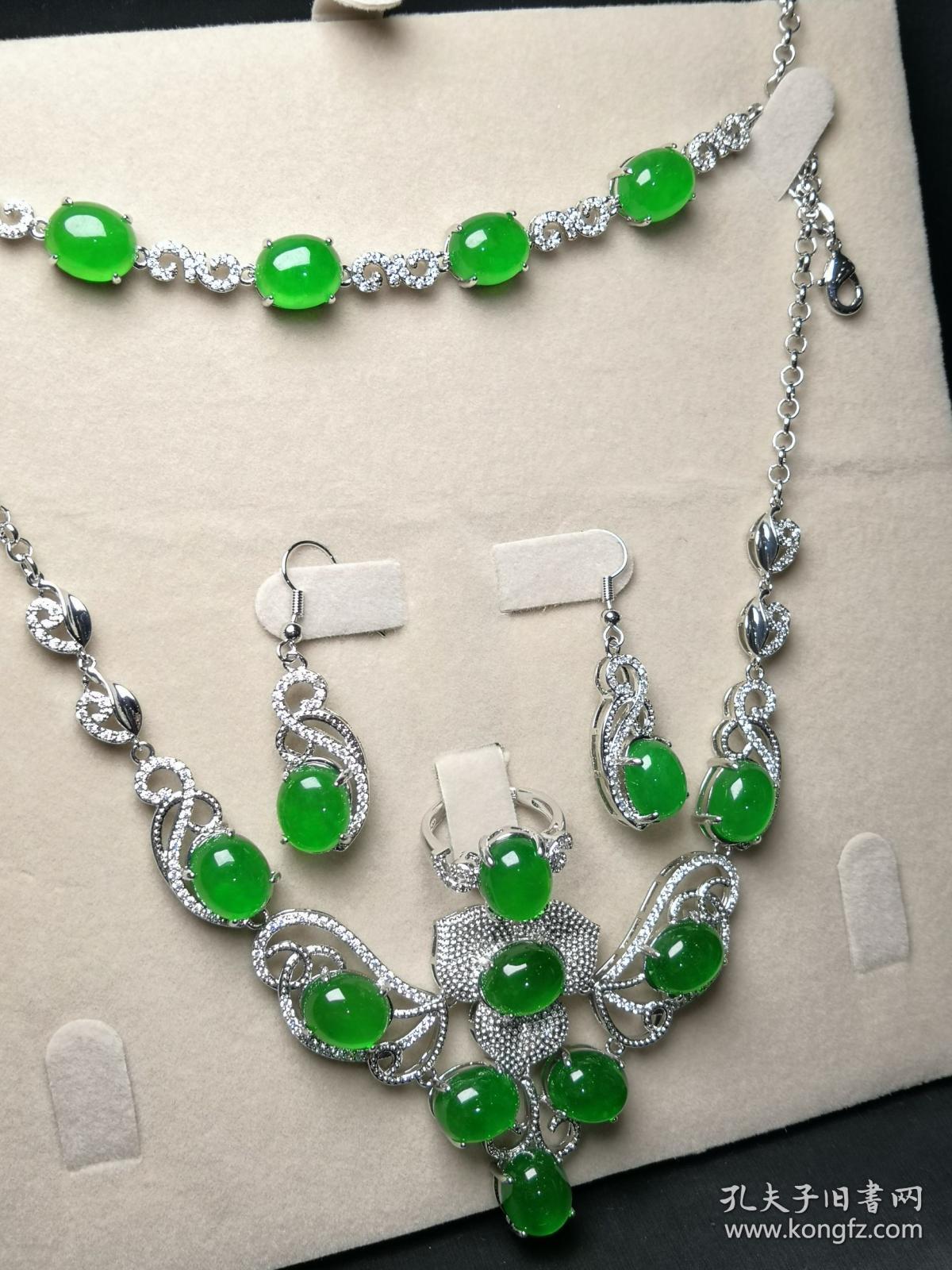 乡下收的清代天然翡翠四件套