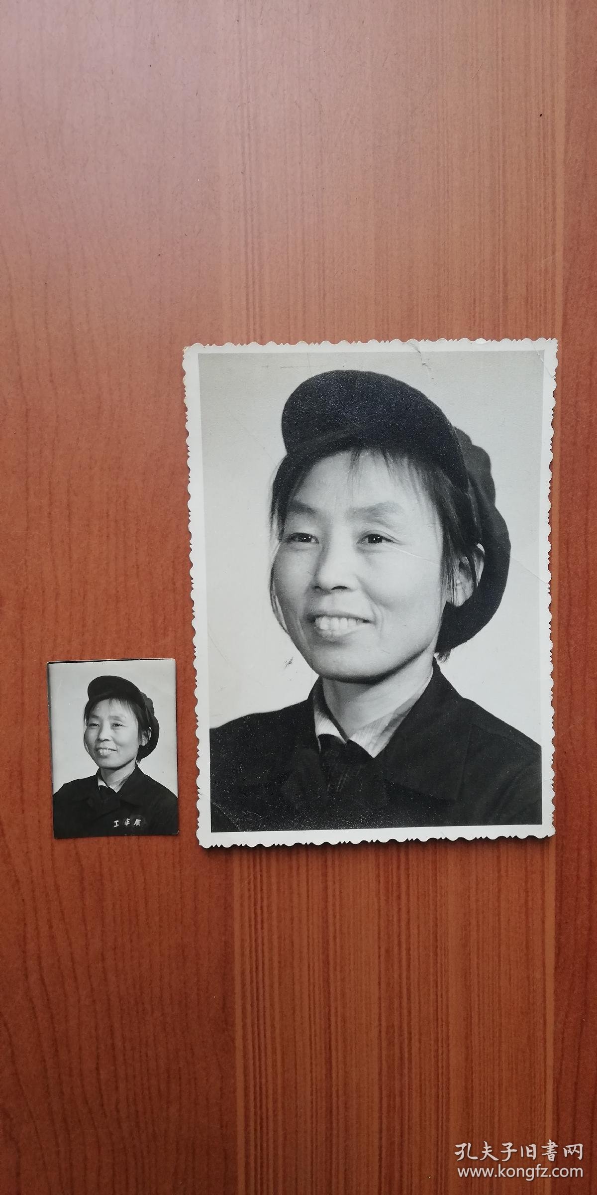 约八十年代 中国女工 形象照片(同一人 两张)15.5*11cm!