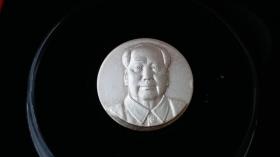 雕塑大师陈淑光设计“《毛泽东号》-毛主席像”限量版99.99纯银纪念章