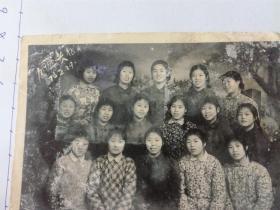 青岛老照片：姐妹友谊长存 留念 1976年