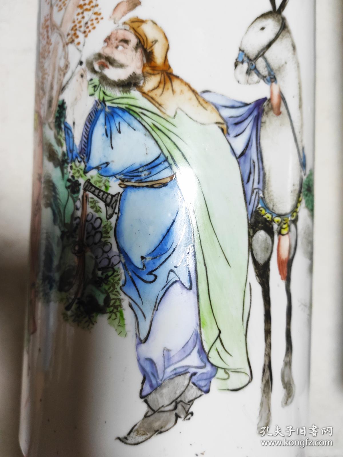 民国吴少峰浅绛人物帽筒一对