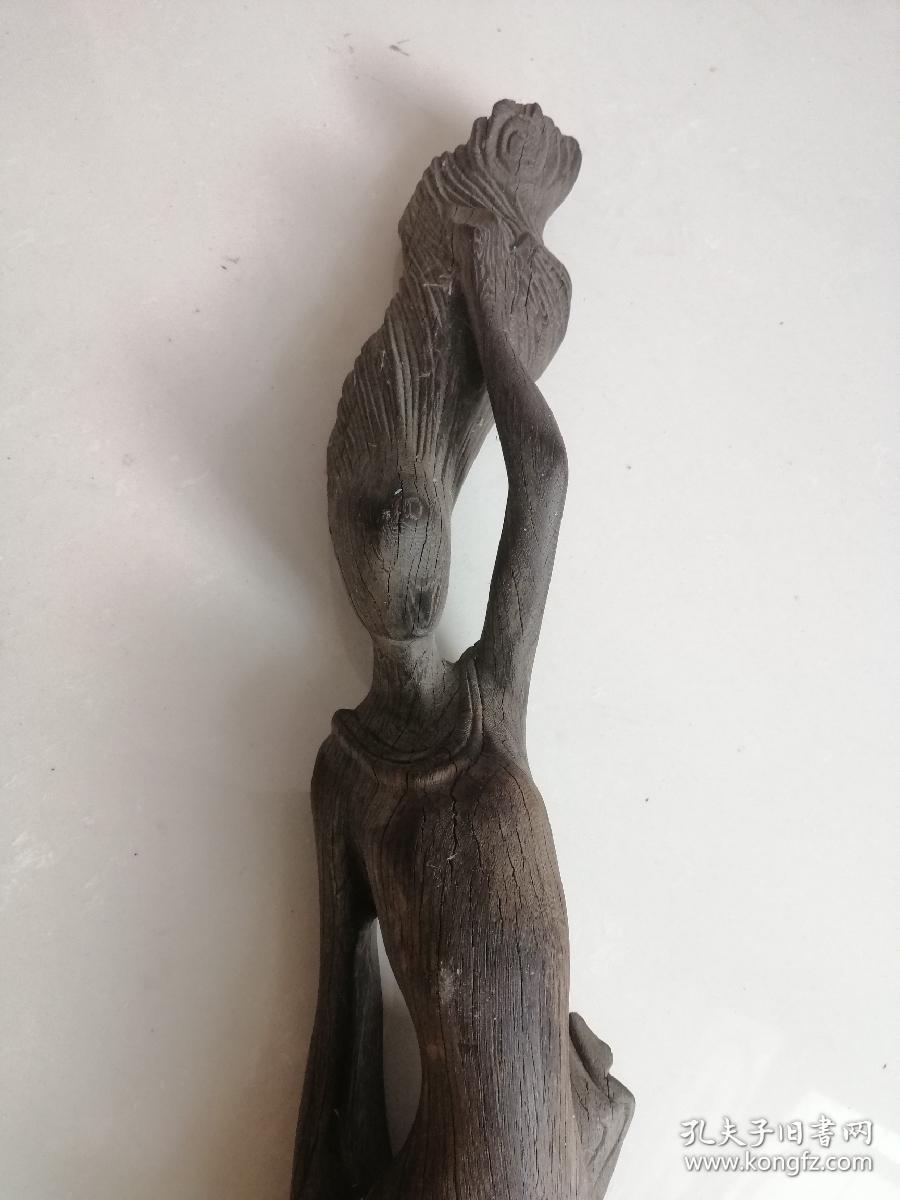 黄小明《美女图》1965年出生于浙江东阳市,系中国工艺美术大师,中国