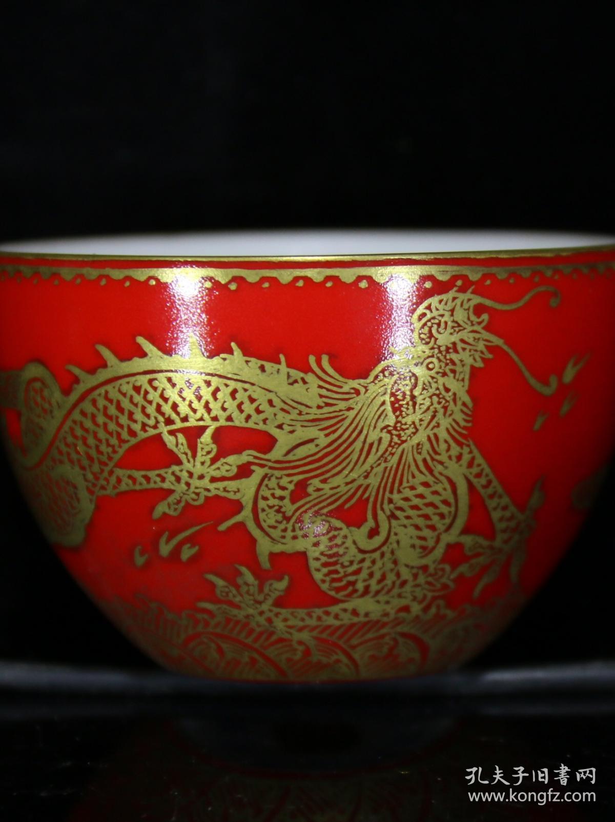 清唐英款辣椒红金彩九龙纹杯