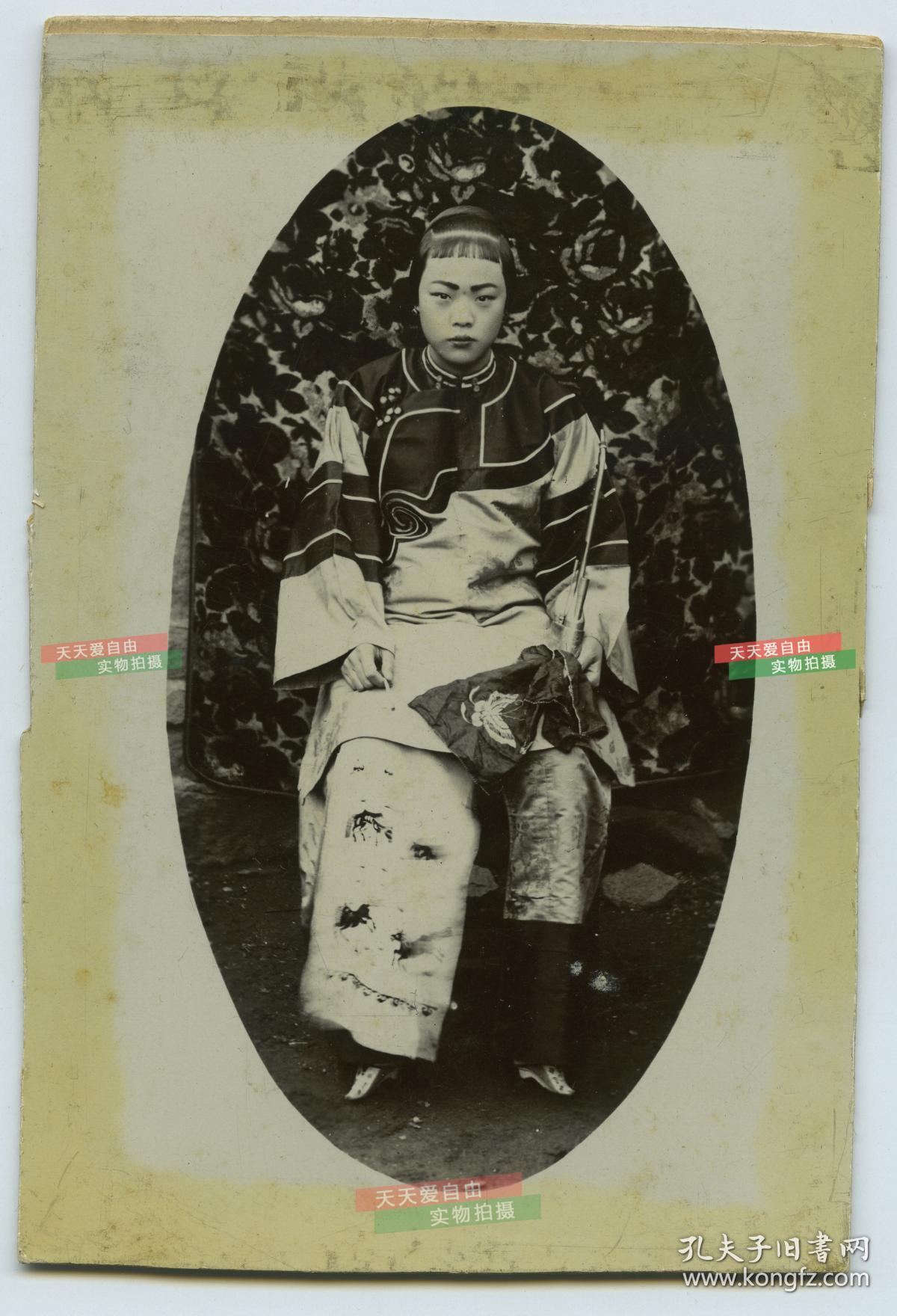 清代小脚三寸金莲年轻漂亮女子坐像老照片136x9厘米