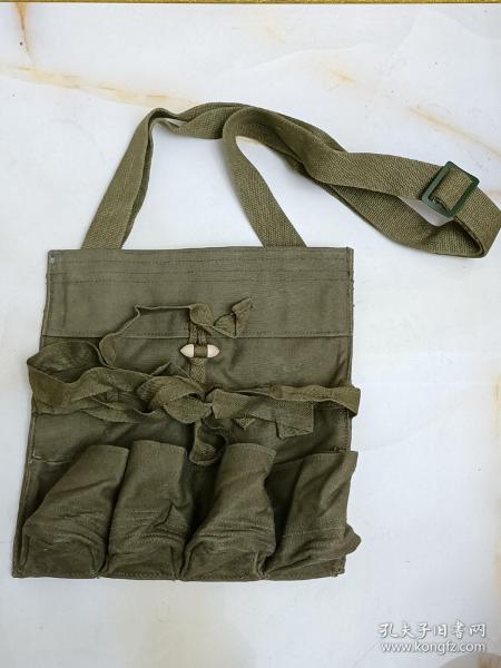 四盒手榴弹包 一个