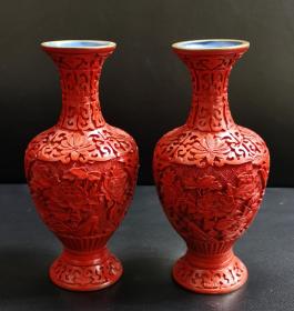 文革时期中国工艺品：《铜胎雕漆（剔红）花卉观音瓶一对》附赠同期产品图册