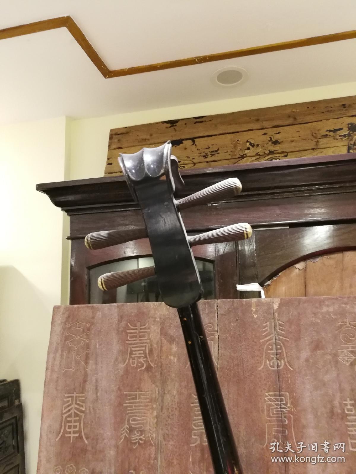 图1革胡:一种音量较大,音域较宽的低音拉弦乐器.