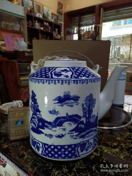 青花大茶壶(老件)