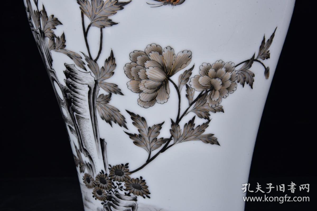 雍正墨彩描金花鸟纹梅瓶