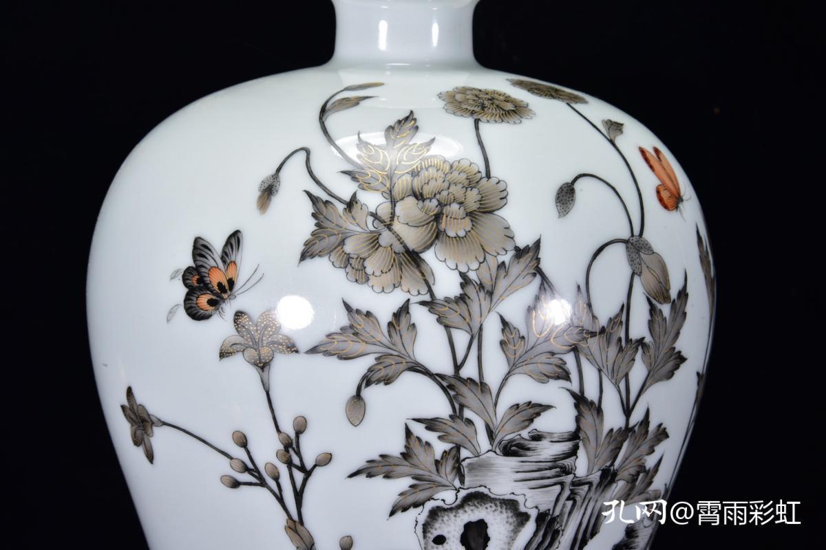 雍正墨彩描金花鸟纹梅瓶