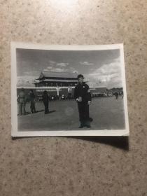 老照片：文革时期、北京天安门前的纪念