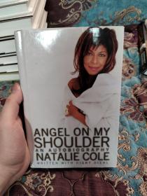 【签名本】已故著名爵士乐歌手 Natalie Cole娜塔莉·科尔 签名《肩上天使》曾获格莱美音乐奖21项提名，赢得9个奖项。