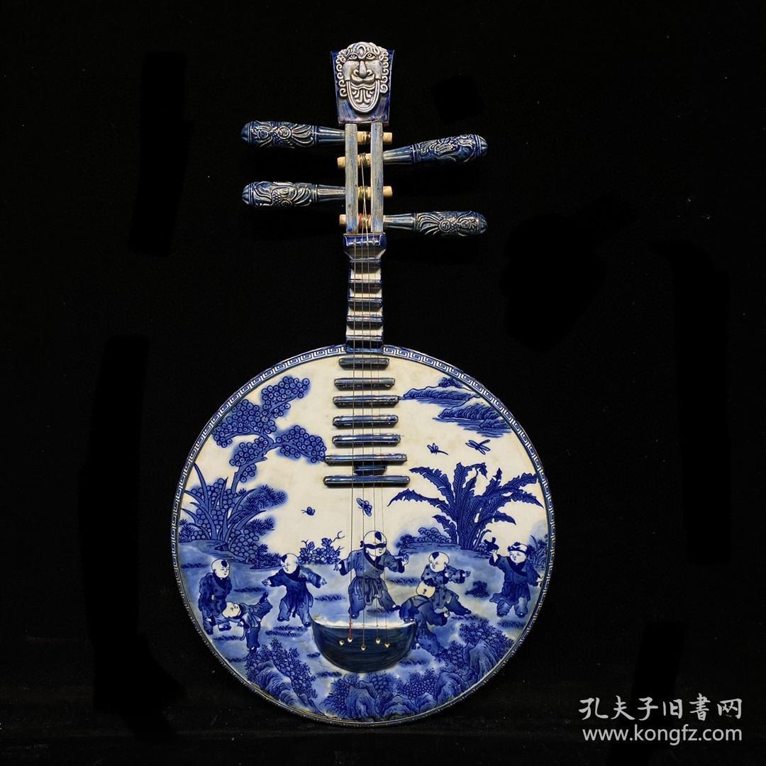 青花婴戏图手绘瓷琵琶