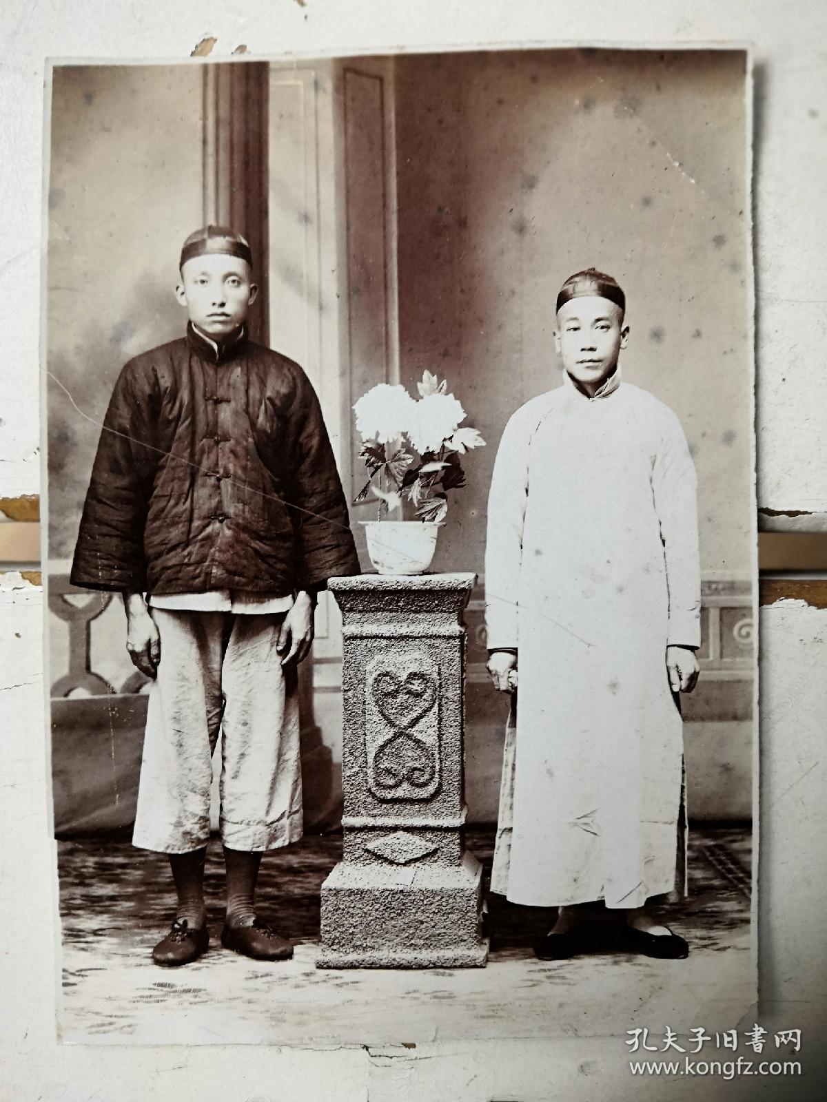 很不错民国公子哥老照片一张