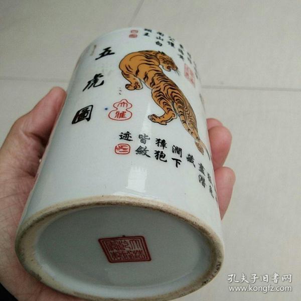 五虎图笔筒,底款"大清乾隆年制",不知真假,文房摆件不错