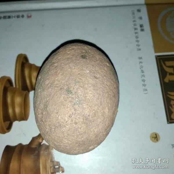 鸡蛋石.像鸭蛋大小,有人喜欢吗,完整.喜欢直接拍.