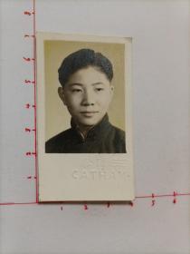 1941年国泰照相馆拍摄《帅气男青年》原版手工上色老照片1枚，背面有手写年份