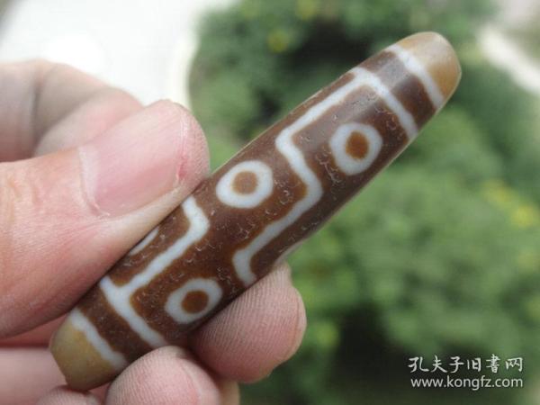 两端乳白色九眼藏天珠---品相好--天然到代尺寸:5.5x1.3cm重:12.