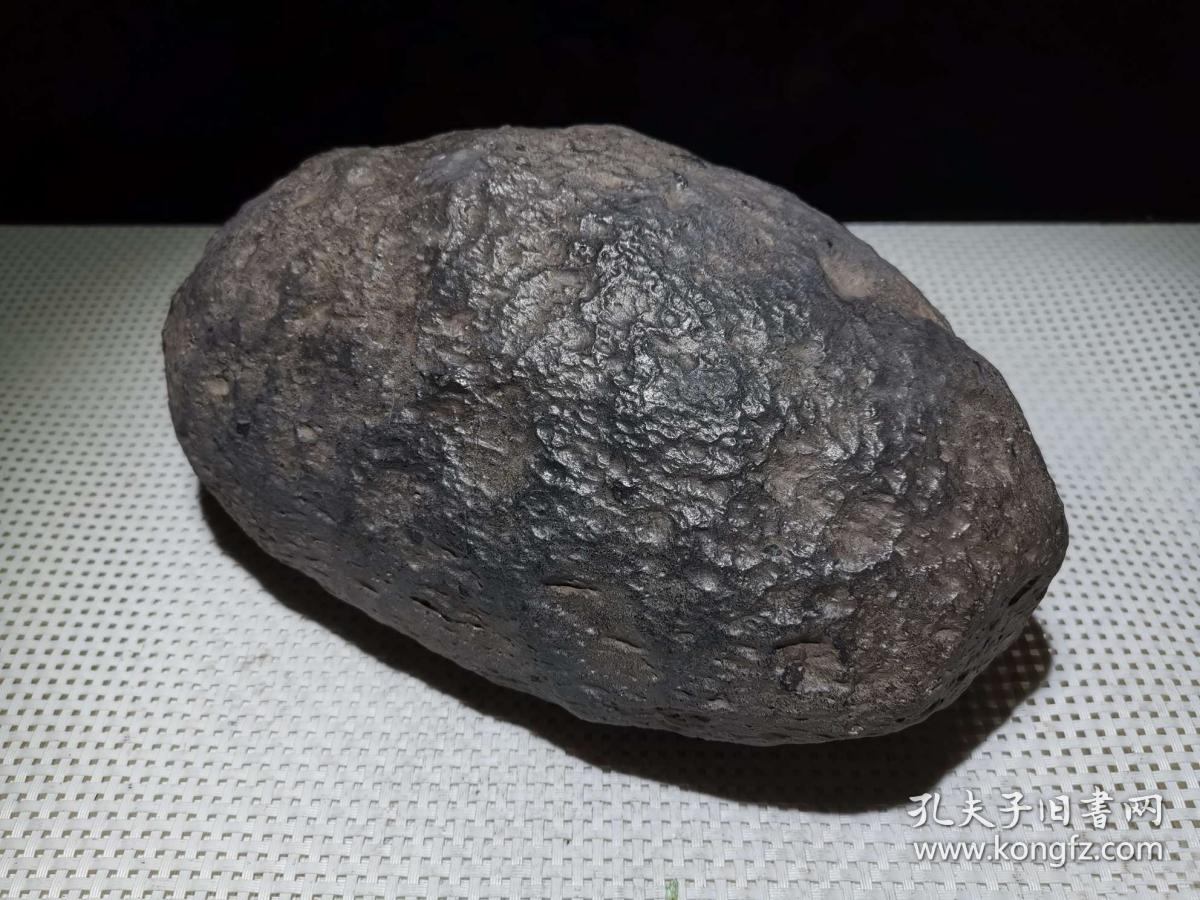 猎于新疆陨落带新疆库木塔格,有磁性,极为稀有,绝世陨石陨石图片 原石