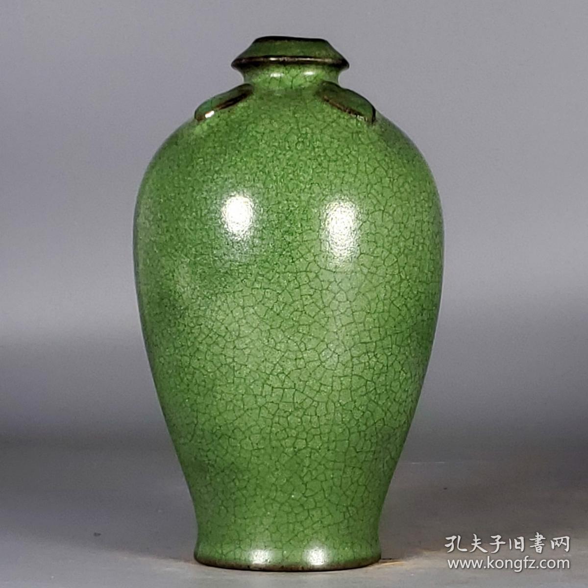 宋张公巷汝窑翡翠绿釉堆花叶子梅瓶