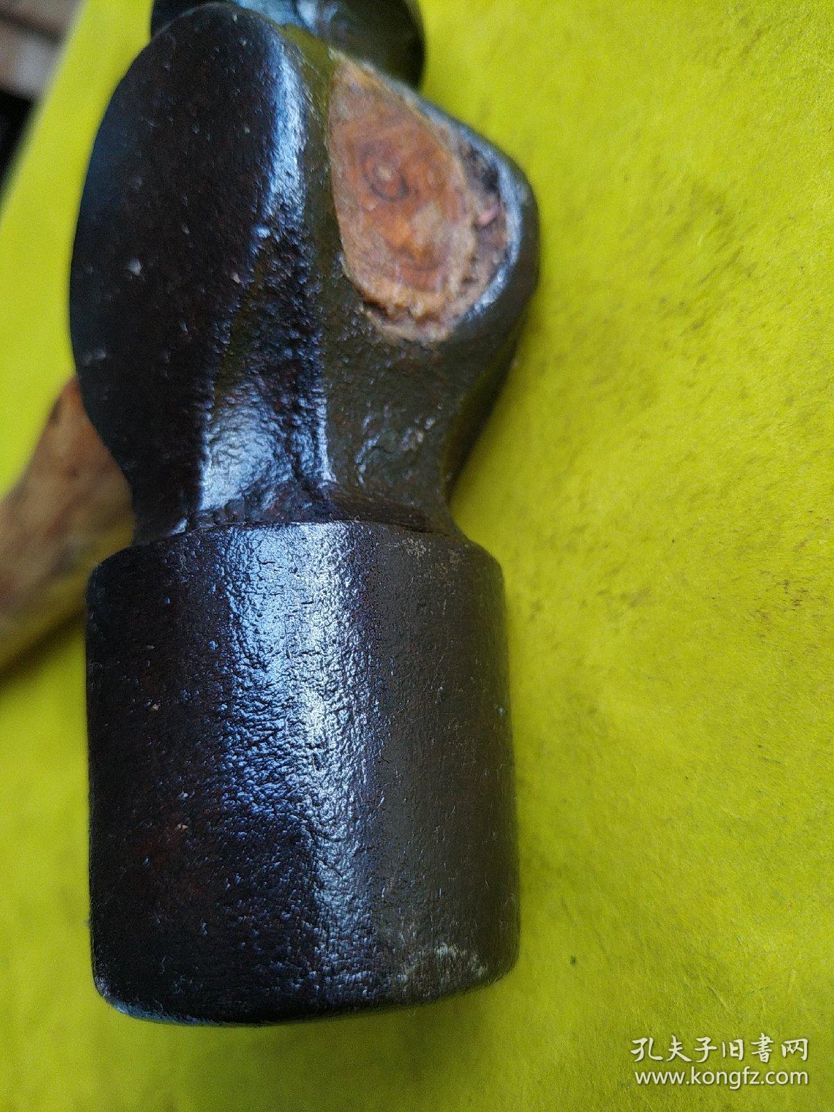 锤子 老锤子,铁锤牌老奶头锤,这个牌子的很少见,有钢印,2磅的.