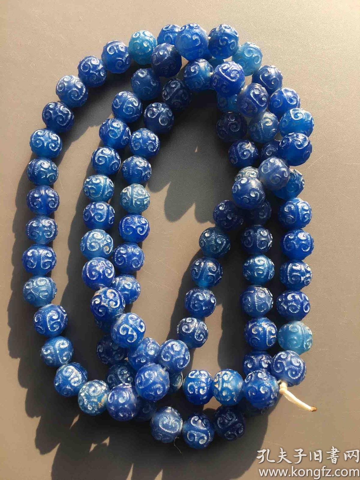 清代蓝色带雕工琉璃珠串(89颗)